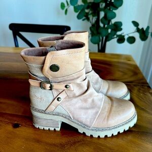 BlowFish Malibu Lynxi Boots Sz 8 EUC